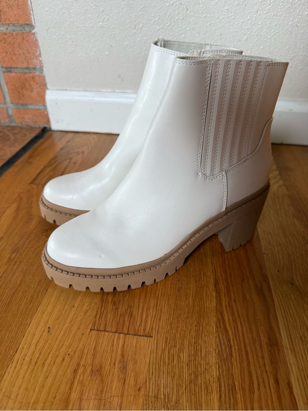 SM New York Cream Chelsea Ankle Boots with Tan Lug Heel